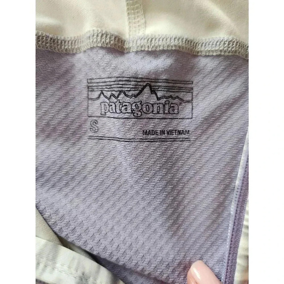 Patagonia Long Sleeve 1/4 zip shirt Purple Gray Small. - Picture 3 of 6
